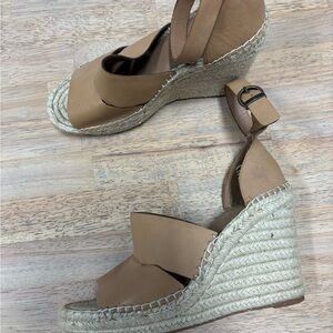 Elegant Tan Wedge Sandals